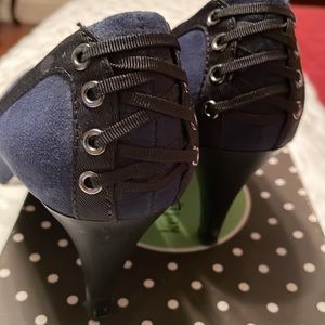 Corset back Navy & black pumps.  Size 10